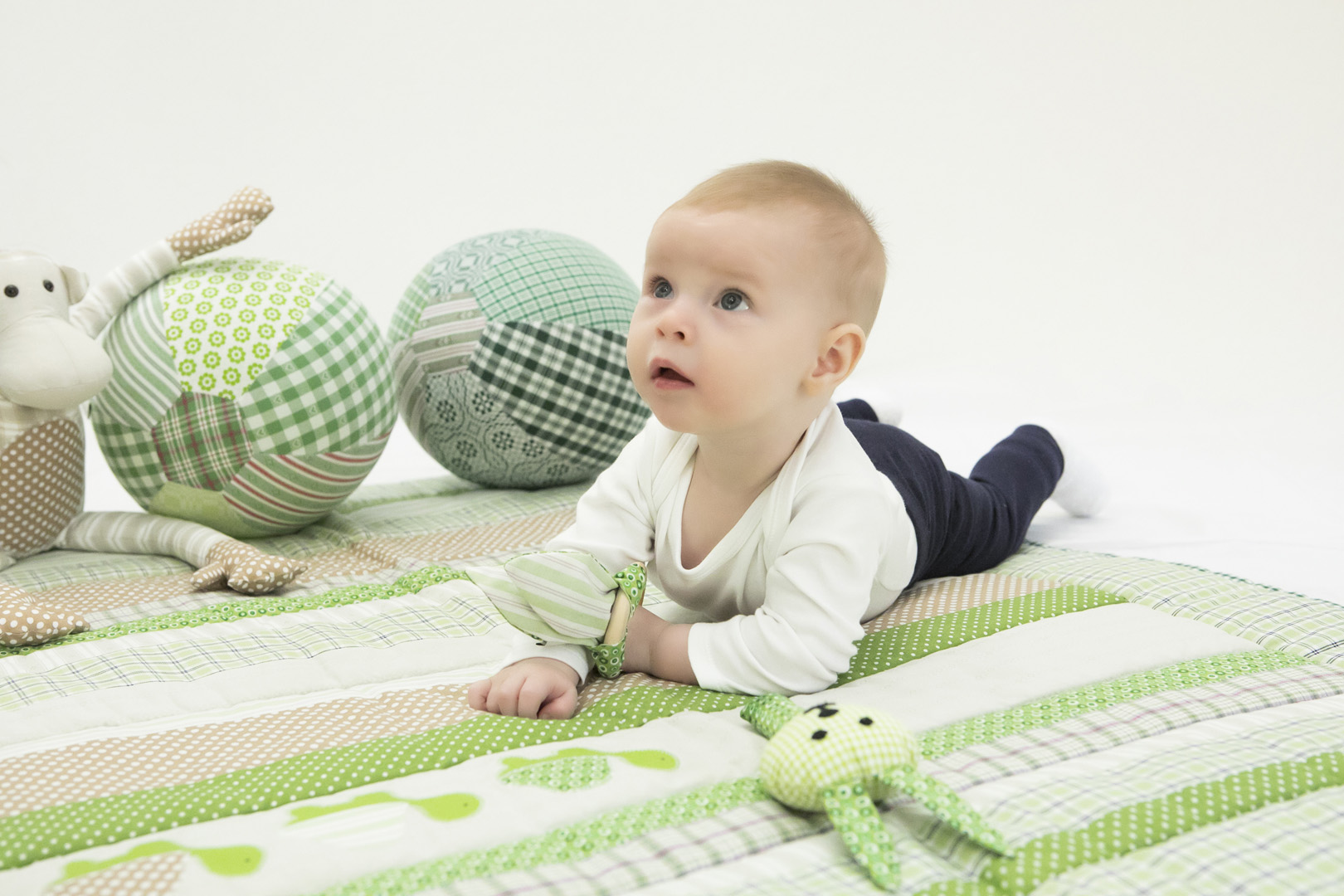 Patchworkdecke_mitBaby_grün