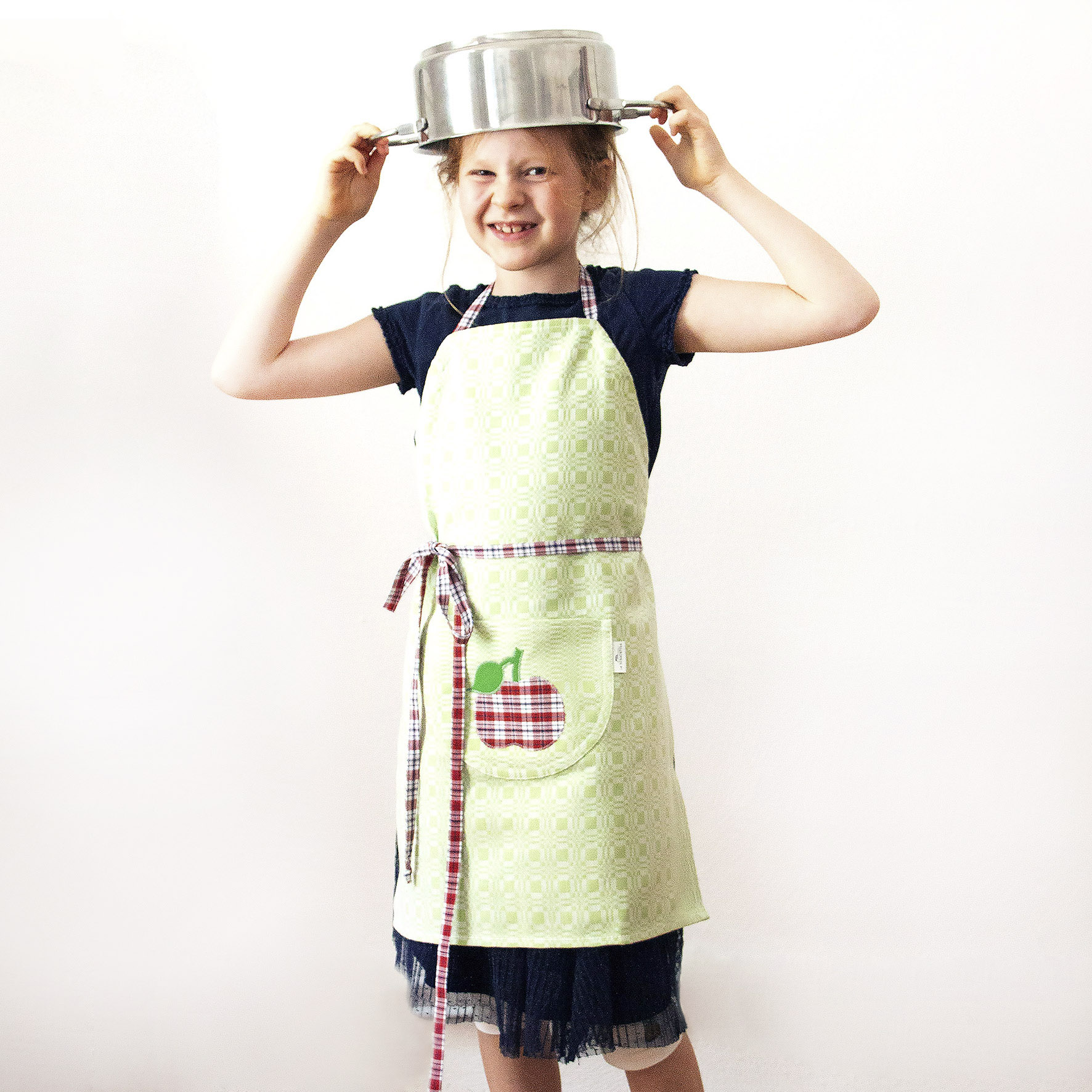 Pia Schürze grün Apfel 02 (2) Schürze Kind grün