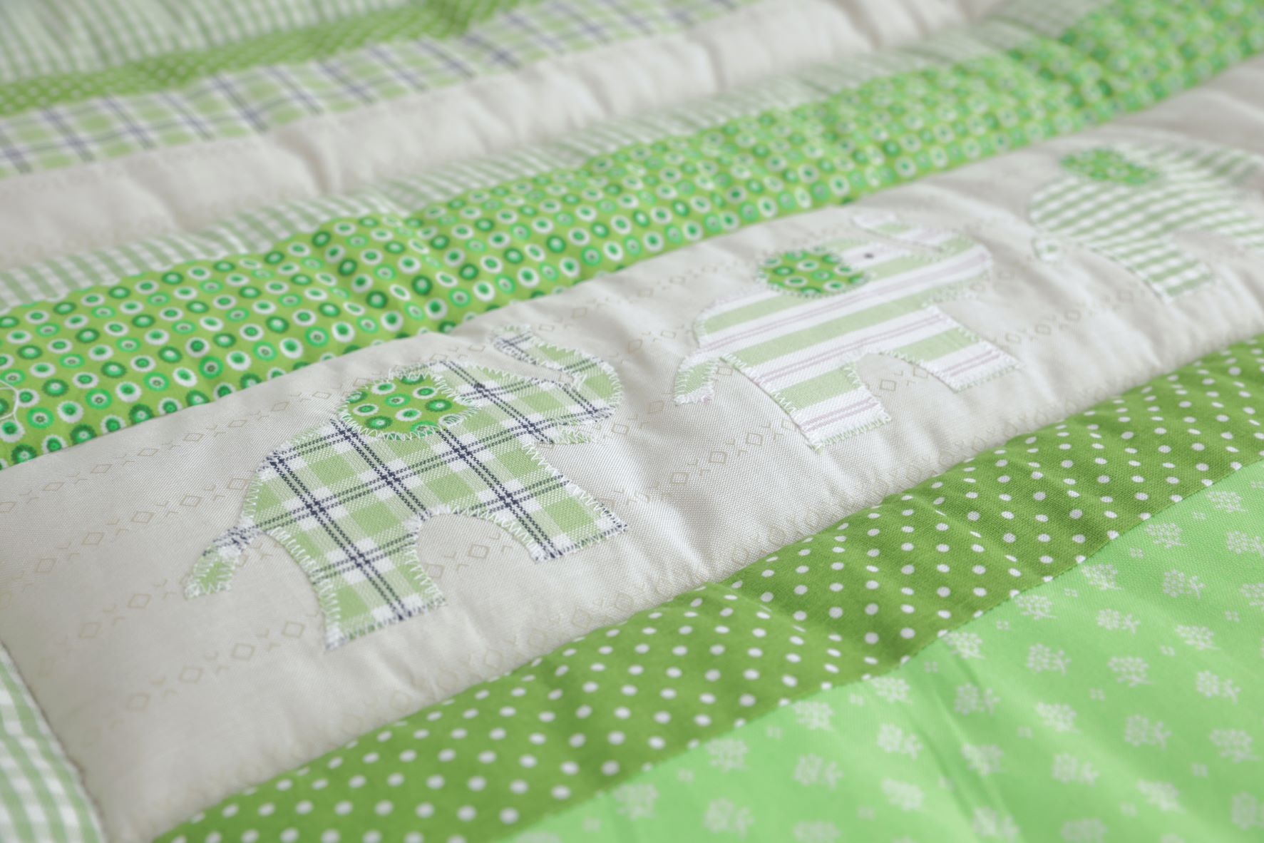 babydecke alice grün elefanten2